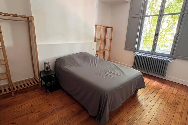 Appartement entier, Élégant 95m² Vue Rivière au Centre de Chinon in Chinon, Vallée de la Loire