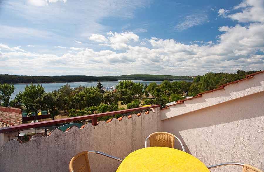 Ganze Ferienwohnung, Ferienwohnung mit Seeblick  in Punat, Krk