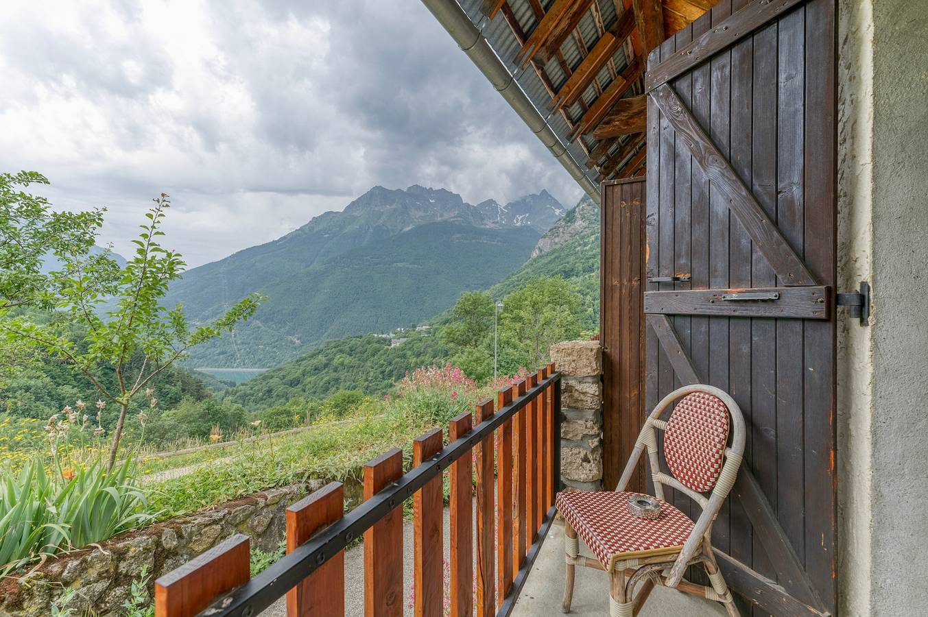 Zimmer 'Chambre 5' mit Bergblick und Balkon in Oz, Nationalpark Écrins
