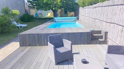 Gîte pour 8 personnes, avec jardin et piscine, adapté aux familles à Coulounieix-Chamiers
