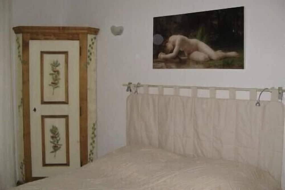 Ganze Wohnung, Uzès Fuß 400m Zentrum auseinander. 4 Pers. ruhigen Residenz, Garten Schwimmbad Tennis in Uzès, Nimes und Umgebung