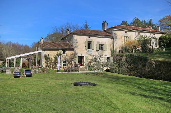 Location de vacances pour 8 personnes, avec Terrasse et Jardin dans Mareuil en Périgord