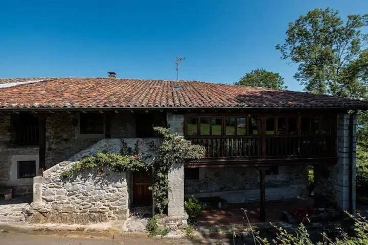 Casa rural para 14 personas, con vistas y jardín, Se admiten mascotas en Parres - 2