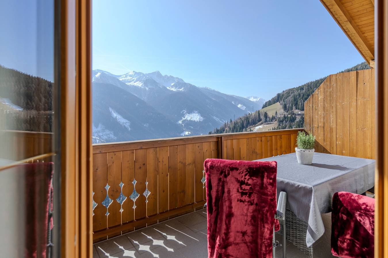 Ganze Wohnung, Ferienwohnung 'Zeppenhof' mit Bergblick, privater Terrasse und Wi-Fi in Ulten, Ortleralpen