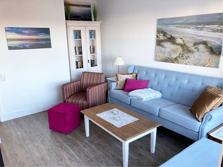 Ganze Wohnung, Strandnah gelegenes Ferienappartement mit 2 Bädern und 2 Balkonen in Wenningstedt, Sylt