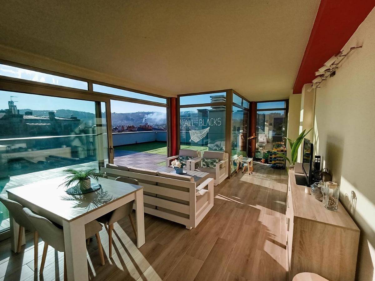 Apartamento entero, Ático Chill-Out de lujo con piscina y garaje gratis in Vigo, Costa de Galicia