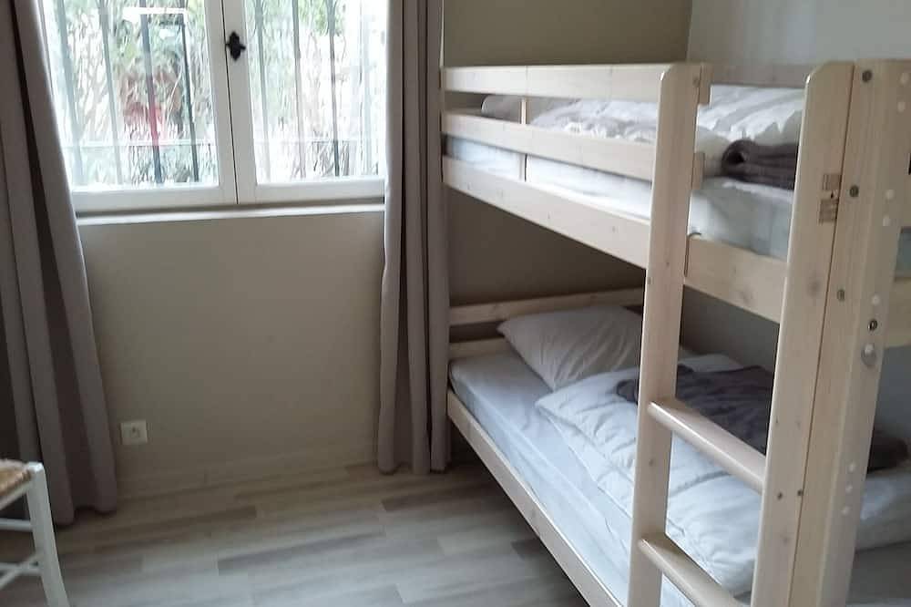 Appartement entier, Appartement 2 chambres, villa de charme à 50m de la plage / wifi-climatisation in Roquebrune-sur-Argens, Région de Draguignan