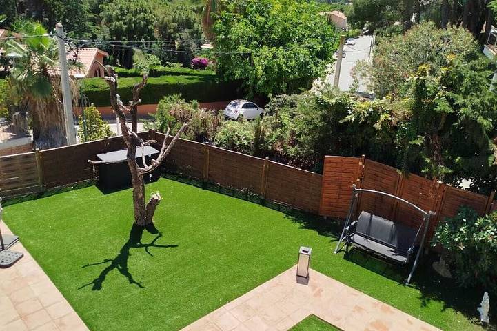 Appartement entier, Bel appartement dans villa avec piscine et jardin in Urbanizacion Montcabrer, Cabrils