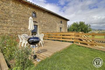Gîte pour 4 personnes, avec jardin à Thurins