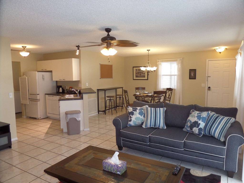 🧡Gorgeous Waterfront Oasis In Heart of The Villages 2 Br, 2 Ba in The Villages, Sumter County