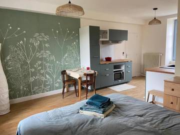 Gîte pour 2 personnes, avec terrasse ainsi que vue et jardin à Darcey