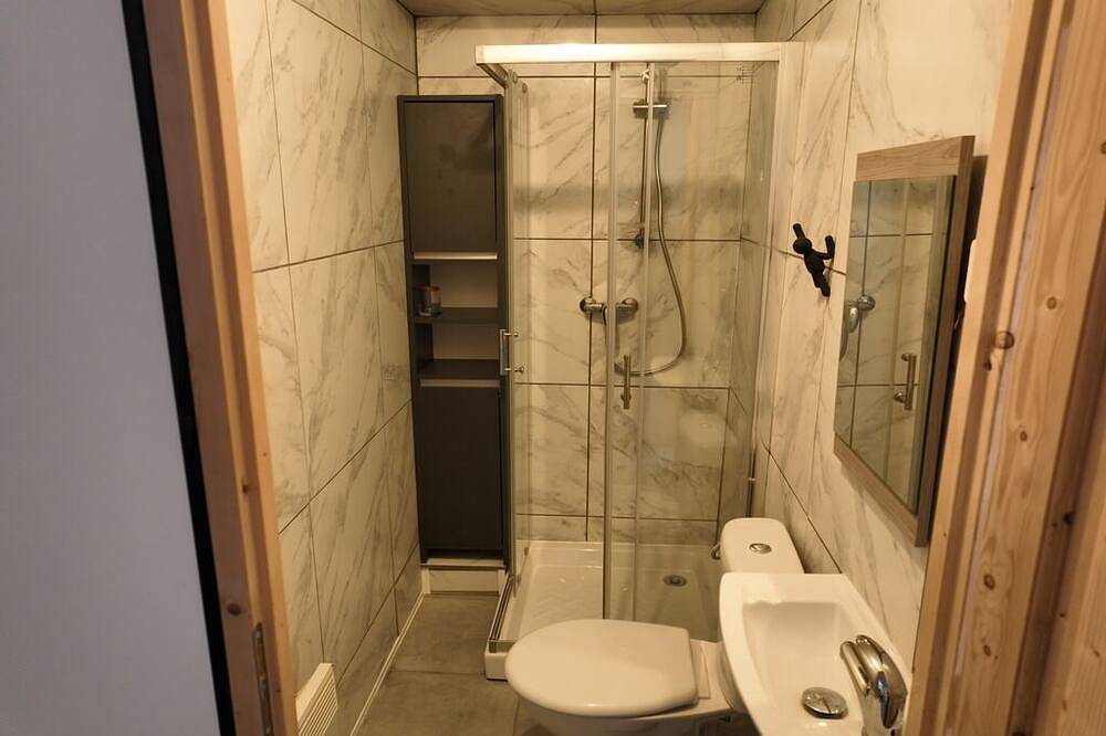 Entire apartment, Bright city apartment with 2 private indoor parking spaces in Beuvrages, Valenciennes region