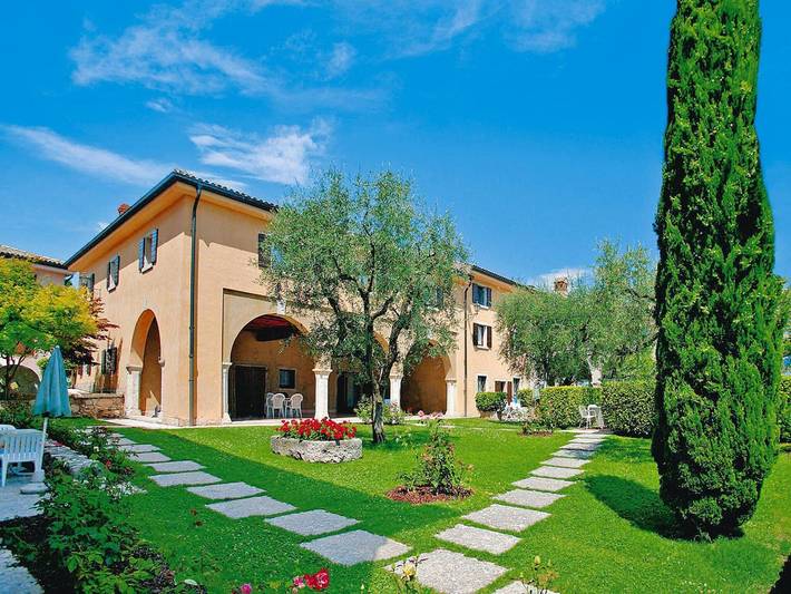 Ferienwohnung für 4 Personen, mit Garten und Kinderpool sowie Pool in Costermano