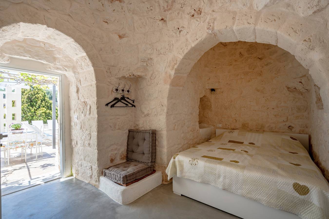 Studio-Apartment 'Trullo Cecé' mit gemeinsamer Terrasse, Wlan und Klimaanlage in Ostuni, Salento
