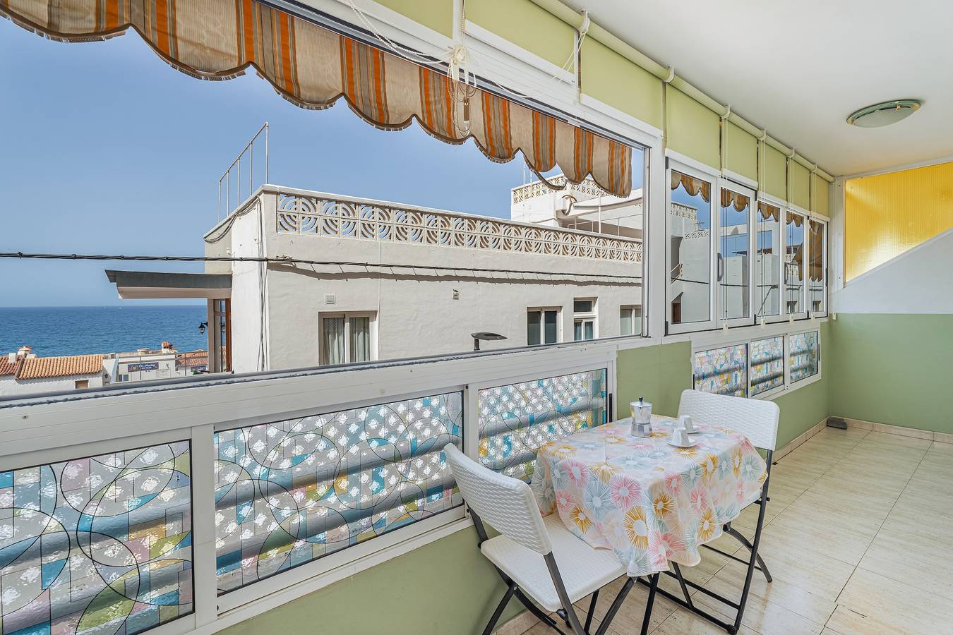 Apartamento entero, Apartamento Vacacional 'Ceyla 214' con Vista al Mar, Terraza Privada y Wi-Fi in Playa de las Américas, Arona 