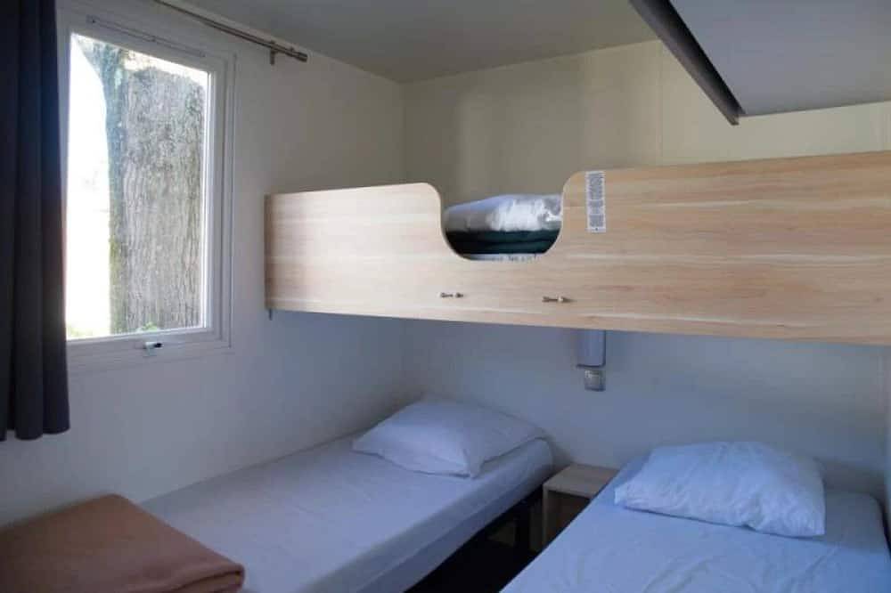 Zecamping 3* animé piscine chauffée mobil-home 22m2 in Arles-sur-Tech, Région de Céret