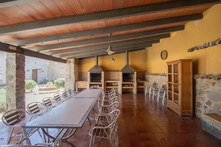 Casa rural para 24 personas, con Balcón además de Jardín y Piscina para niños en Casillas - 3