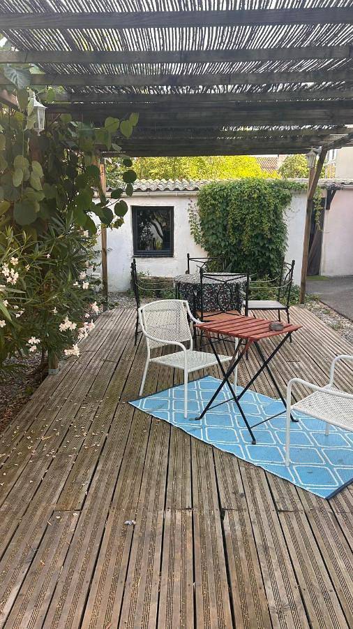 Holiday apartment for 2 people, with pool and garden as well as view - 1