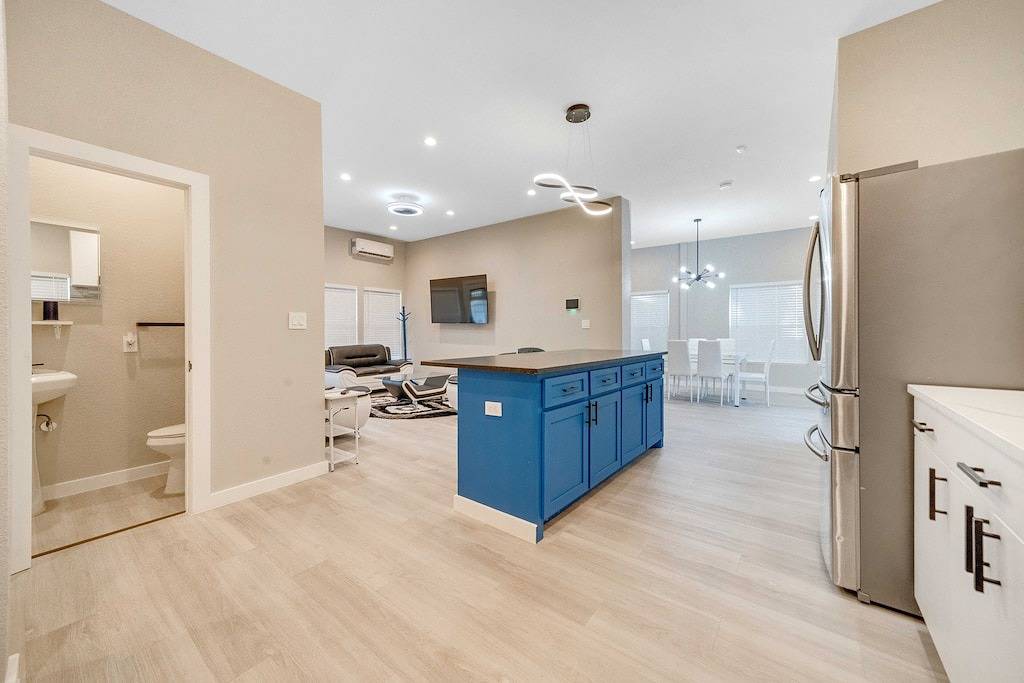 Contemporary Couples Cache walking distance from At&T Stadium in Arlington, Tarrant County