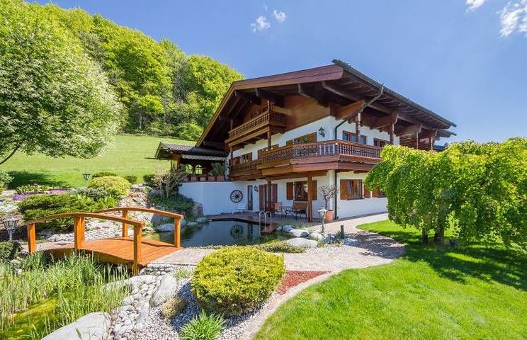 Chalet für 2 Personen, mit Balkon und Whirlpool sowie Terrasse und Garten in Ruhpolding