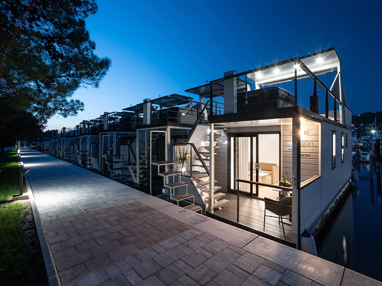 Hausboot mit Dachterrasse und Hottub in Piran, Slowenische Riviera