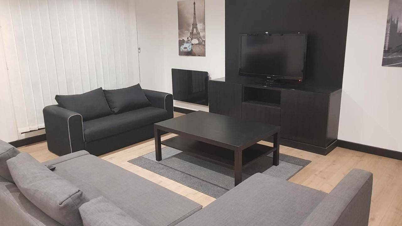 Appartement entier, Two-Bedroom Apartment in Croix (homonymie), Région de Lille