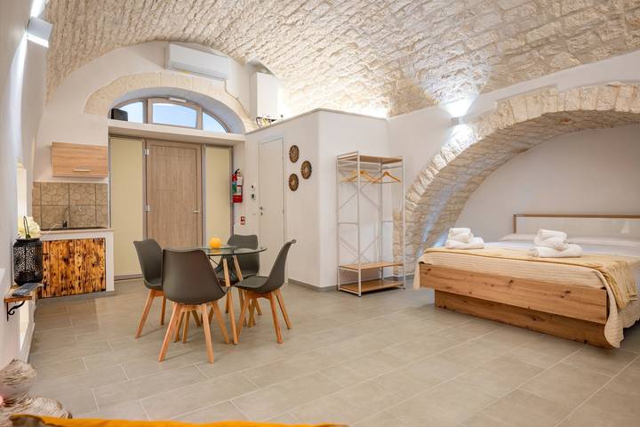 Studio 'La Pizzicata' with Wi-Fi and Air Conditioning in Ostuni, Salento