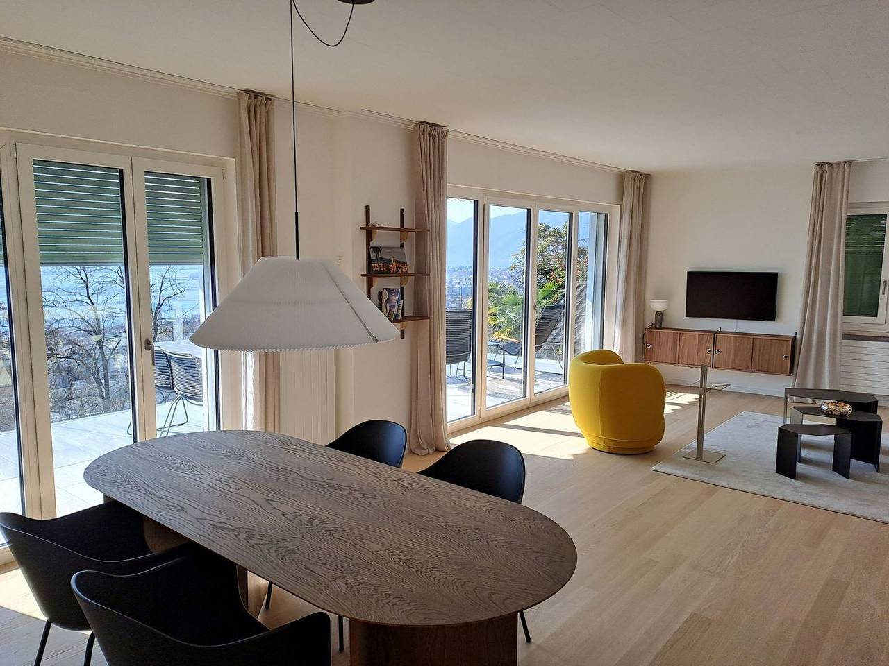 Entire apartment, Apartment in a quiet location with a large terrace and views of the lake and mountains. in Locarno, Ticino Alps and Verbano