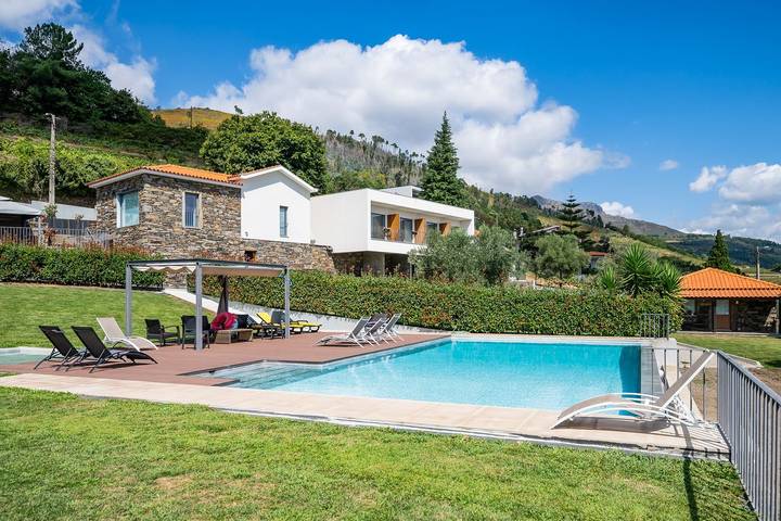 Villa para 10 pessoas, com jardim e terraço e ainda piscina infantil, com animais de estimação em Distrito de Vila Real