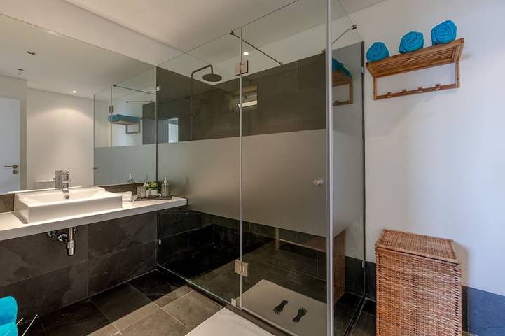Appartement entier, Rêves de la mer / Rêves océaniques Sesimbra. Vue sur la mer. in Praia da Califórnia, Sesimbra