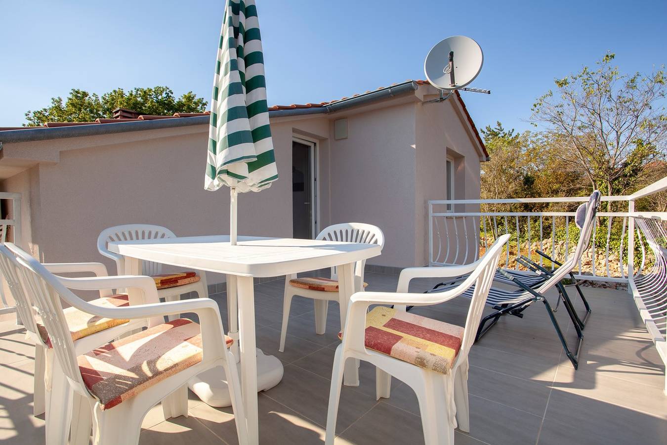 Przestronny apartament z jedną sypialnią i klimatyzacją in Sveti Vid-Miholjice, Malinska-Dubašnica