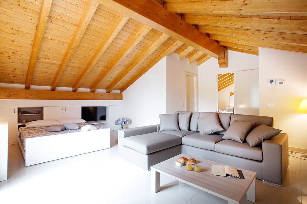 Ganze Wohnung, Luxuriöse Residenz mit Seeblick für 10 Personen mit Innenpool, Whirlpool und Sauna. in Sala Comacina, Sala Comacina und Umgebung