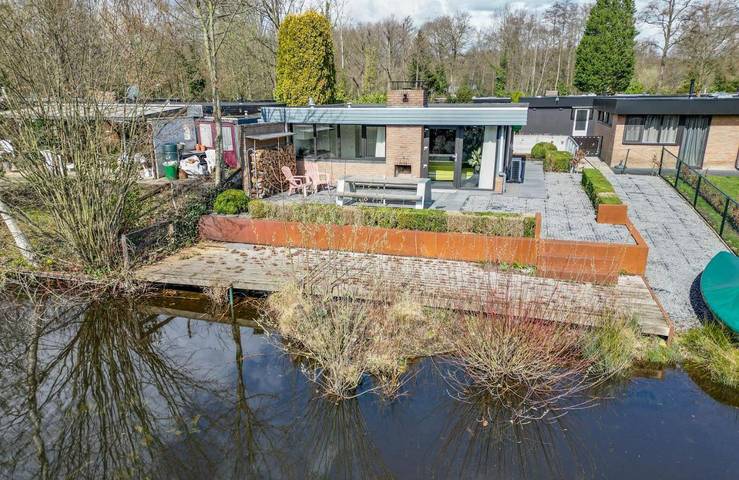 Vakantiehuis voor 4 personen, with uitzicht and tuin as well as uitzicht op het meer in Lanaken