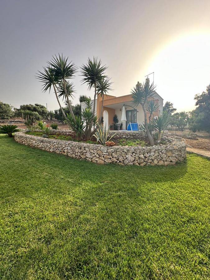 Casa de vacaciones para 3 personas, con jardín y piscina además de vistas y balcón - 1