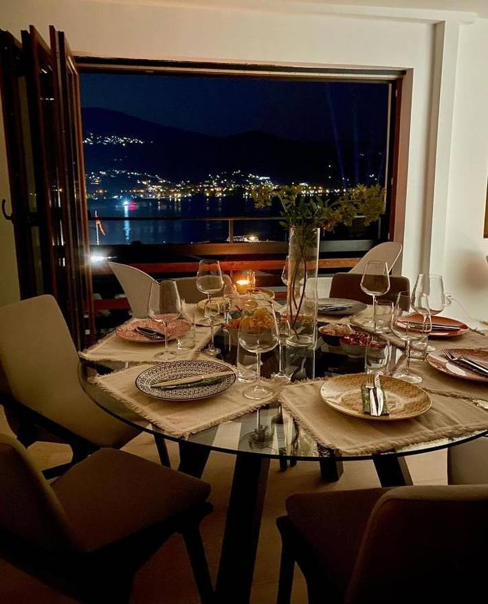 Vakantiehuis voor 8 personen, with Balkon and Terras as well as Uitzicht and Uitzicht op het meer in Ohrid