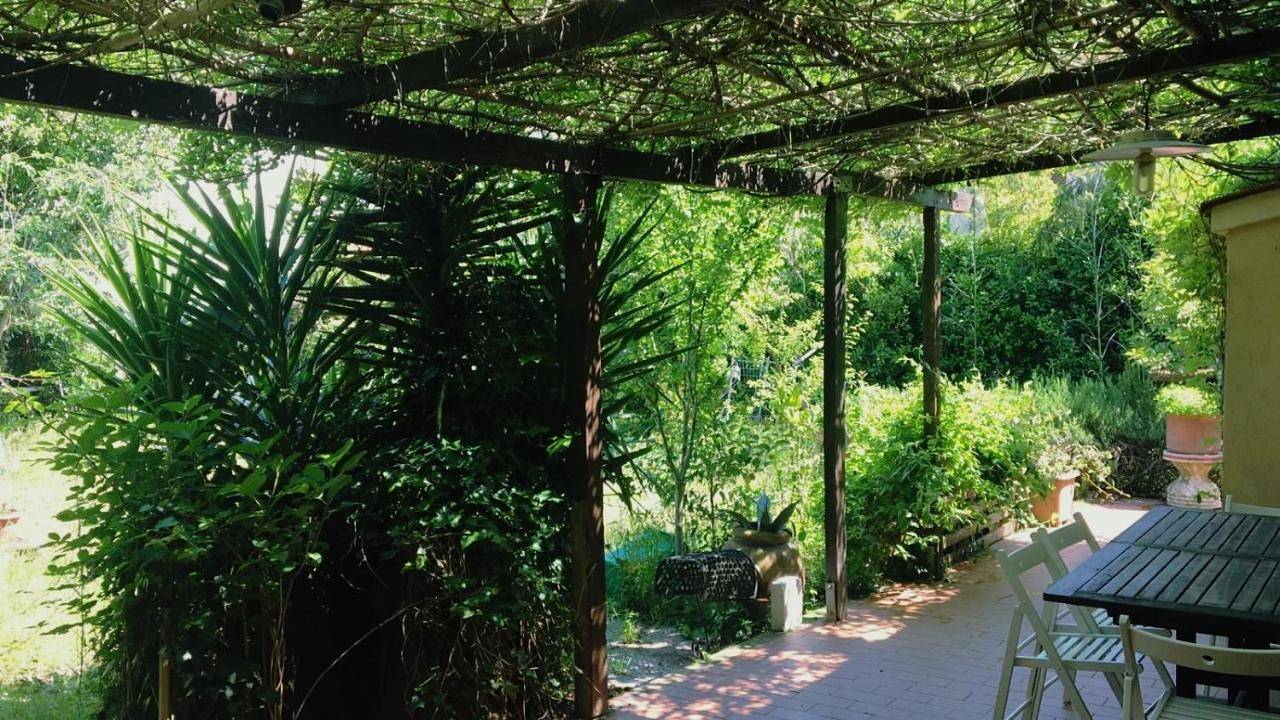 Casa Maya con giardino privato in Torre del Lago Puccini, Viareggio