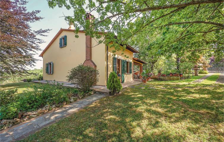 Feriehus for 7 personer, med badebasseng og terrasse i Toscana