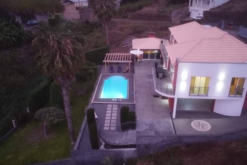 Schönes großes freistehendes Anwesen in der Nähe des Dorfes Calheta in Calheta, Madeira