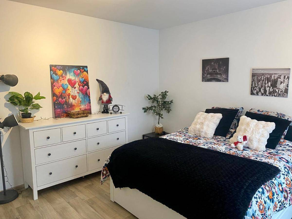 Appartement entier, Studio Chaleureux Tout équipé - Wifi - Parking gratuit - Proche de la Nature in Weißenburg, Région de Wissembourg