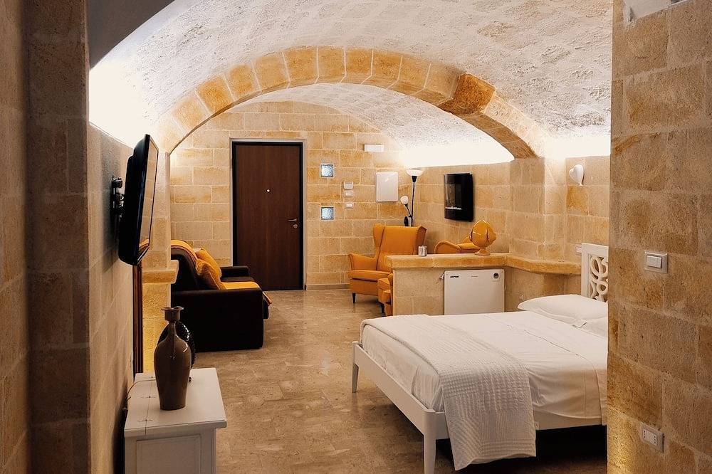 Entire apartment, The Newsstand - Suite - a new experience of a relaxing vacation by the sea. in Pulsano, Gulf of Taranto