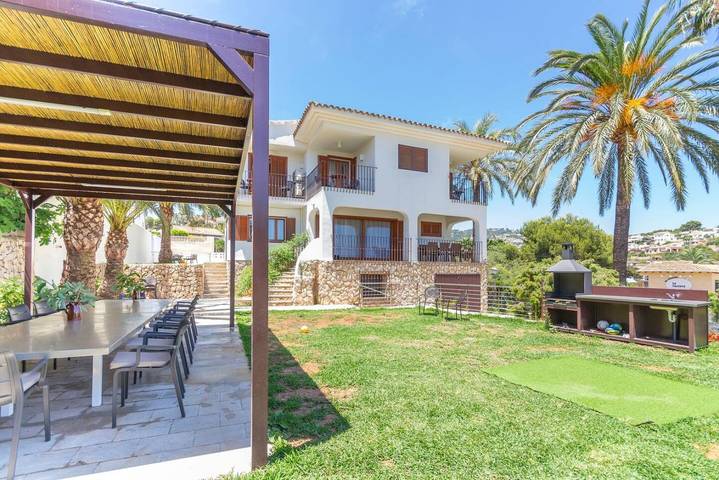 Ferienhaus für 20 Personen, mit Balkon/Terrasse und Garten sowie Pool in Benissa