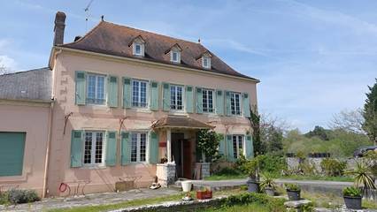 Gîte pour 5 personnes, avec piscine et jardin à Sauveterre-de-Béarn