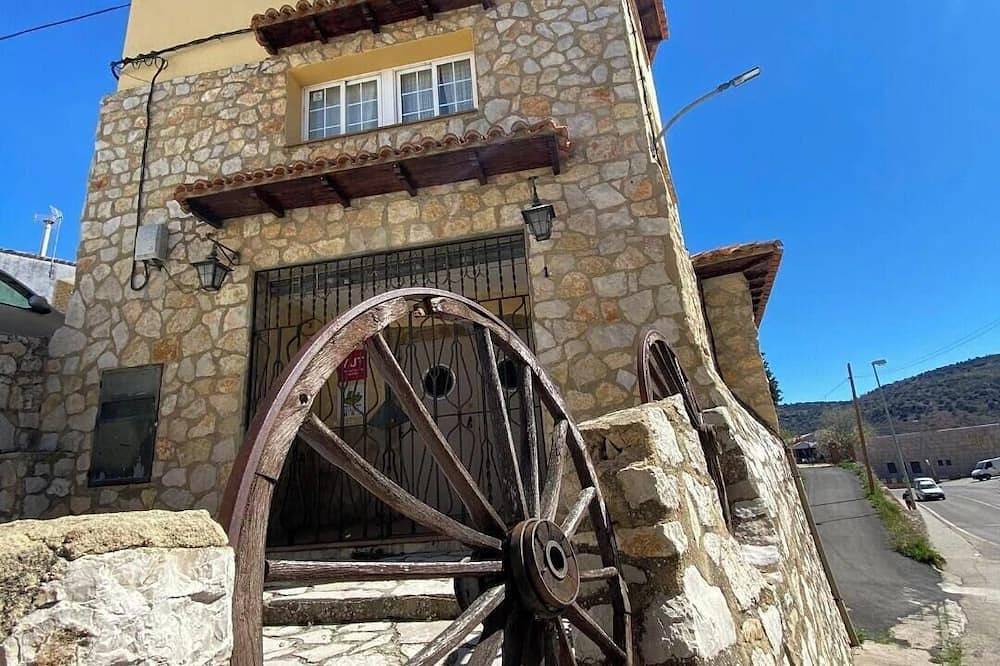 La murallita de Aroa in Cañete, Provincia de Cuenca