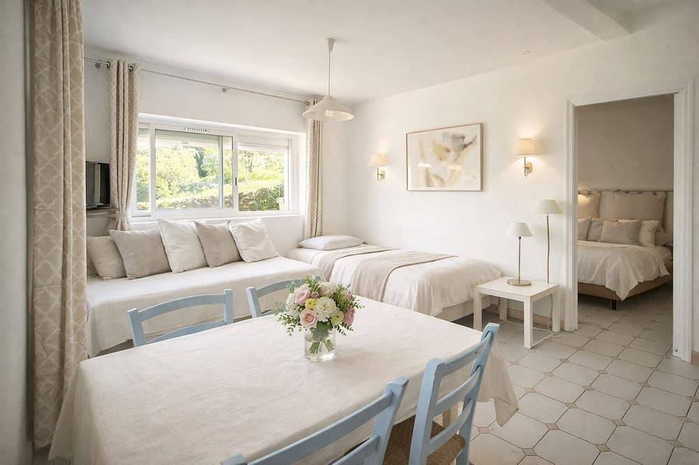 Entire apartment, Le Mas d'Eylieux - Breathtaking view in Ardèche - Gîte Saint Montan in Saint-Montan, Privas