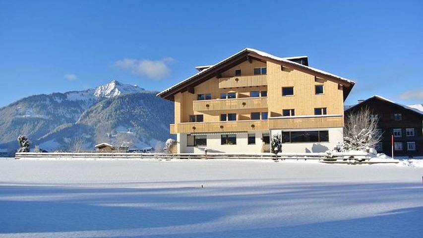 Ferienwohnung für 3 Personen, mit Balkon und Garten in Bezau