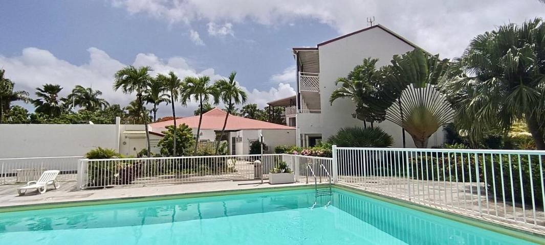 Gîte pour 4 personnes, avec piscine ainsi que jardin et vue dans Port De Saint Francois