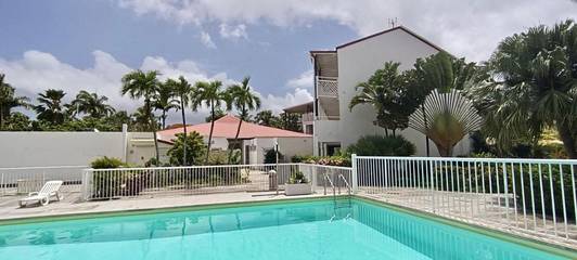 Gîte pour 4 personnes, avec vue ainsi que jardin et piscine dans Port De Saint Francois