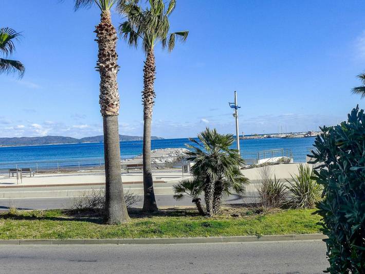 Gîte pour 2 personnes, avec terrasse dans Plage Des Tamaris Cavalaire Sur Mer - 3