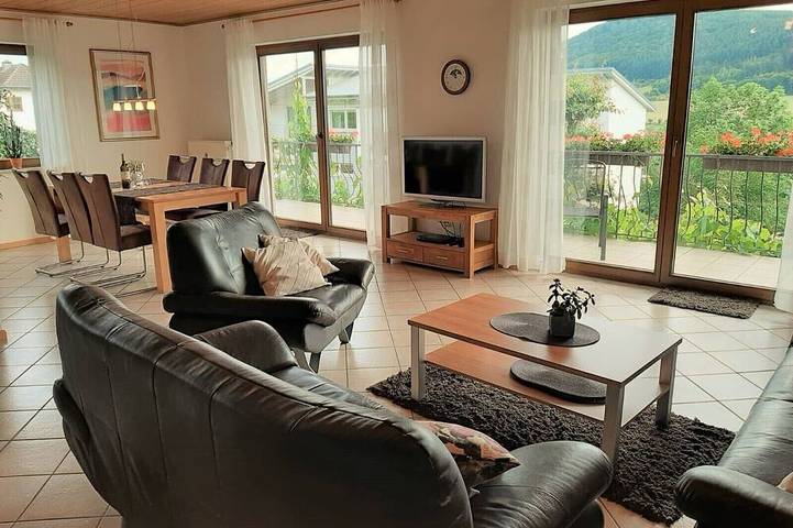 Ferienwohnung für 6 Personen, mit Balkon in Osann-Monzel