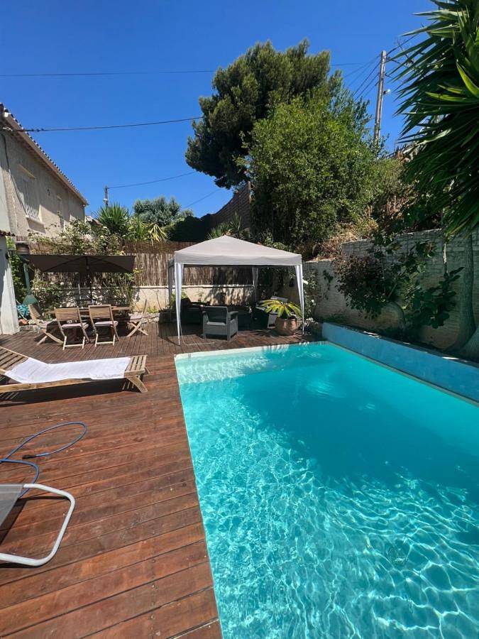 Villa pour 8 personnes, avec Terrasse et Jacuzzi ainsi que Jardin et Piscine